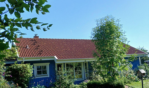 **NO COMMISSION FEES** Experience the authentic Swedish house (KfW40 standard) and feel right at home.
