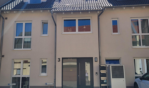 Attraktive 3-Zimmer-DG-Wohnung mit EBK und Balkon