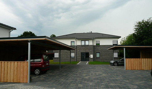 Wohnung in Stadtvilla mit großzügiger Terrasse und Carport im Grünen
