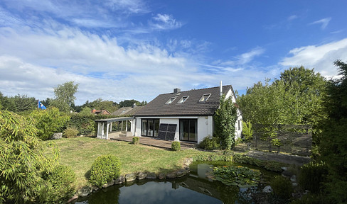 Cozy single-family home in a picturesque residential area of Hartenholm.