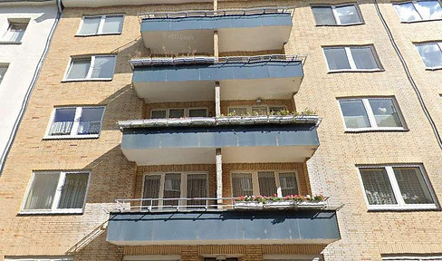 This well-maintained and beautiful apartment (approximately 51.5 square meters)