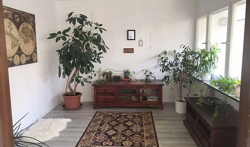 Beautiful, bright, and well-maintained 2.5-room apartment with a balcony, central heating, and fitted kitchen in Tübingen.