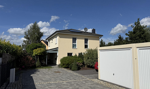 Modern family living: 5-room house in Zossen.