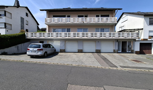 Investment opportunity with long-term potential in Oberwesel-Dellhofen: Spacious 4-room apartment.