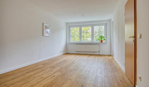 Erstbezug nach Sanierung: 4-Raum-Wohnung mit Einbauküche, Balkon & Autostellplatz