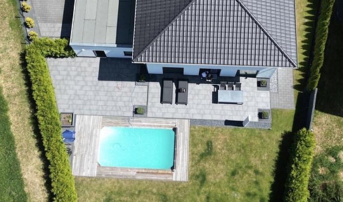 !PRIVATVERKAUF! Sehr gepflegte 6Zi Stadtvilla mit Doppelgarage und beheizt. Pool