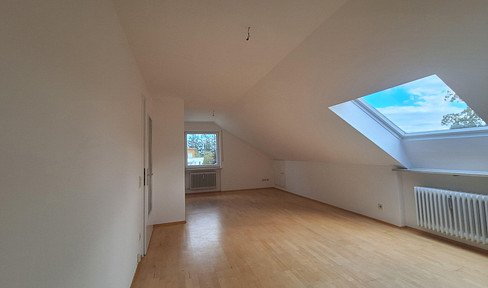 Beautiful, bright 1.5-room attic apartment in a quiet, prime location.