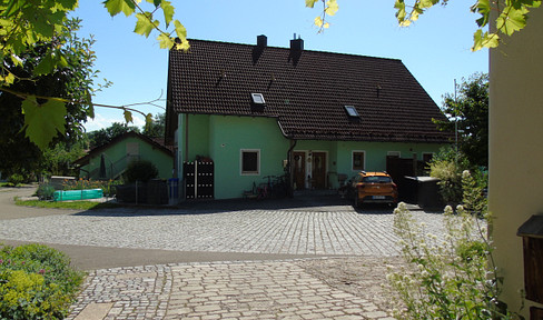 In ruhiger Lage moderniesierte Souterrain-Wohnung mit Terrasse, Garten und Stellplatz