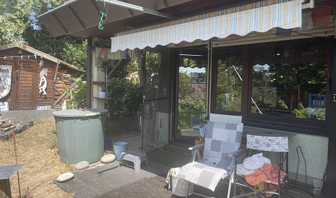 Geräumige 3 Zimmer Wohnung mit eigenem Garten und Garage