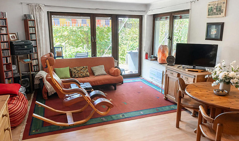 Geräumige 3 Zimmer Wohnung mit eigenem Garten und Garage