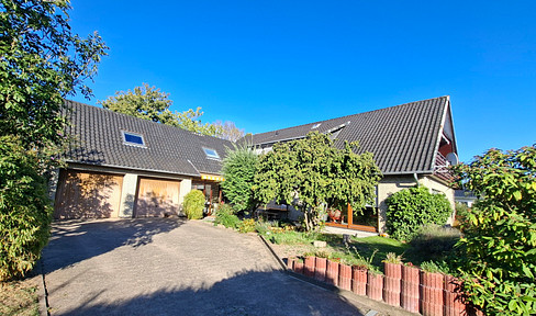 Zweifamilienhaus mit festen Mieteinnahmen - ruhig und zentral mit Gartenparadies
