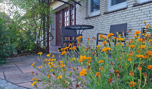 Two-family house - quiet and centrally located, with a beautiful garden.