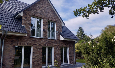 Moderne Doppelhaushälfte mit 5 Zimmern, hochwertiger Ausstattung und Garten in Bönningstedt