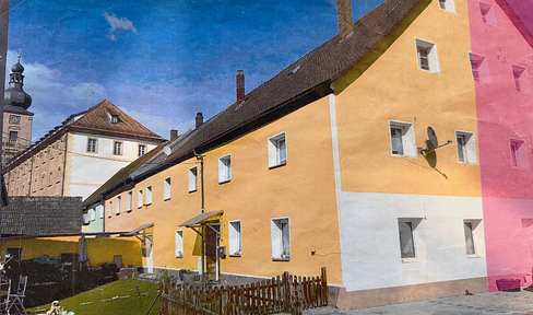 Teilungsversteigerung: Doppelhaushälfte mit Scheune in Weißenohe