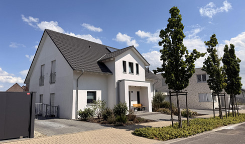 Modernes freistehendes Einfamilienhaus mit viel Platz & großem Garten | Baujahr 2021