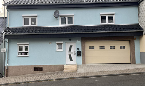 Einziehen, loskochen & wohlfühlen: Modernisiertes XL-Haus mit Traumküche, Komfort-Garage & Garten