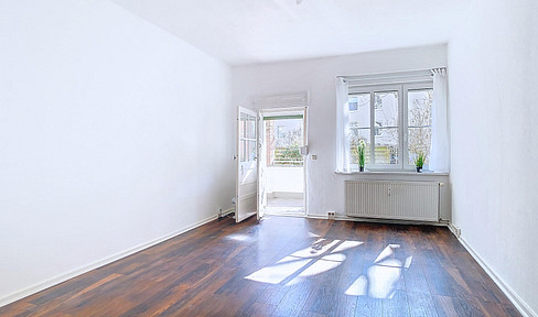 Enjoy breakfast on your south-facing balcony overlooking Lake Weißer See.