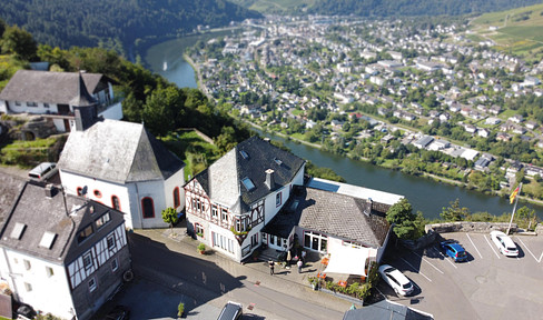 Moselsteig Lodge: 6 Ferienwohnungen, Café und Betreiberwohnung mit Moselblick