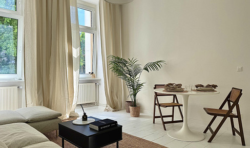 Helle Stuck & Design Wohnung in Berlin-Neukölln (Reuterstraße)