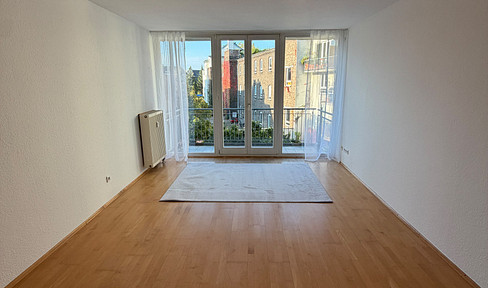 Beautiful 2-room apartment in Ehrenfeld, available immediately and without any agency fees.