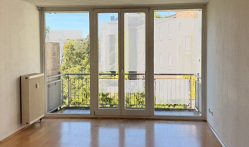 Dreamy 2-room apartment in Ehrenfeld, available directly from the owner.