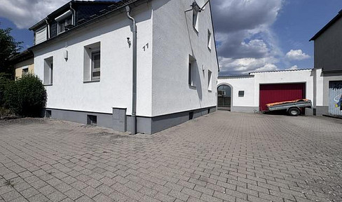 Doppelhaushälfte mit großzügigem Garten, Doppelgarage uvm. in 61197 Florstadt-Stammheim