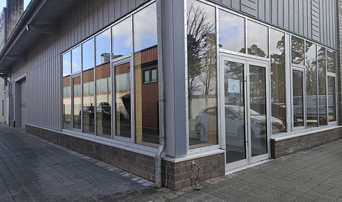 New commercial building with office space, located in an ideal and central location.