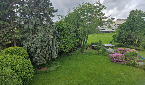 Centrally located, attractive one-bedroom apartment, very close to the university.