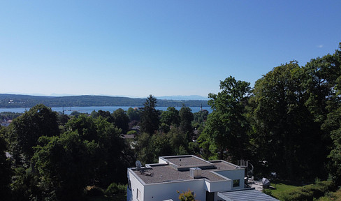 Attic apartment - with views of the sea and the Alps.