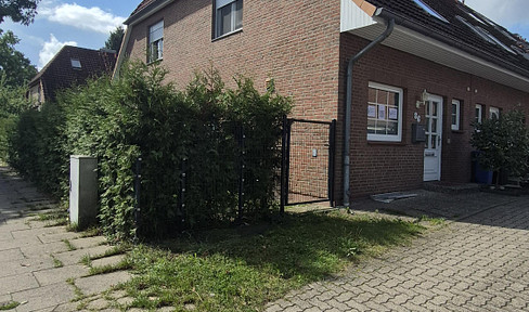 Gepflegtes Endreihenhaus mit eingezäuntem Garten und Carpot