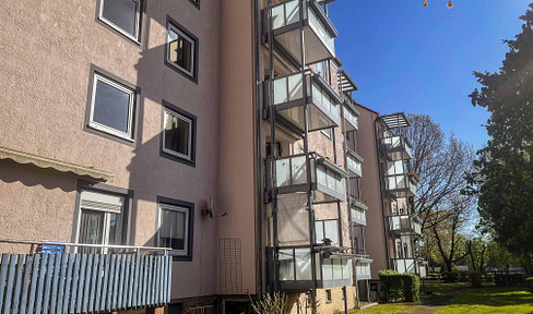 3-room apartment with balcony, completely renovated and available immediately.