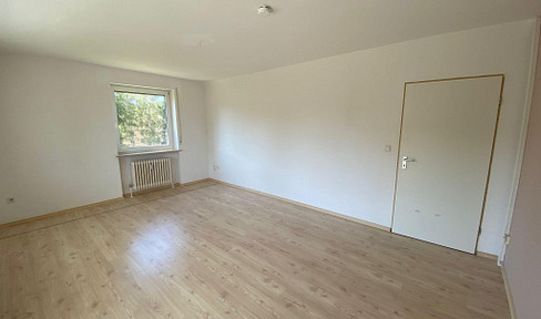 High-quality 3-room apartment with balcony and elevator in Neustadt near Coburg.