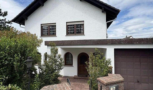 Detached house with plenty of space, located in the heart of Ingelheim am Rhein.