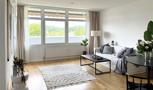 FEE-FREE | Modernized 2-room apartment with a distant view, large balcony, and private garage.
