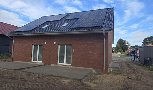 A+ Newly built detached house near Stade – featuring solar panels, battery storage, heat pump, and potential for a 5% depreciation allowance.