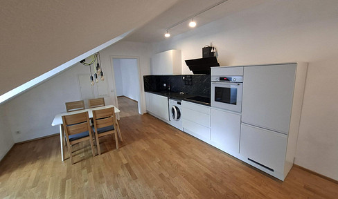 Moderne 2-Zimmer-DG-Wohnung in Fürth | EBK | Aufzug | TG | BJ2021