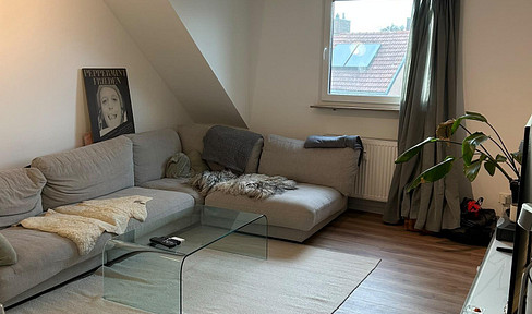 Top renovated 2-room apartment with kitchen and bathroom in Gersweiler, featuring a fitted kitchen.