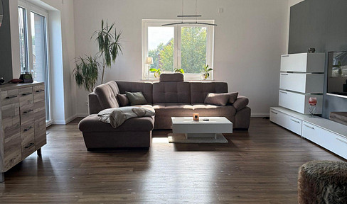 Modern 3-room apartment with balcony.