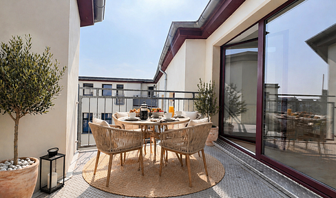 Bright, renovated 3-room apartment on the top floor, with a balcony and a new fitted kitchen.