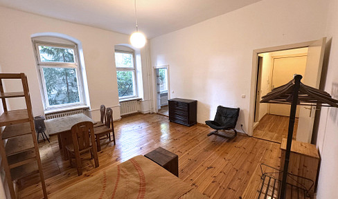 Sunny, quiet apartment in a historic building with a garden, located in the Winterfeldt/Akazienkiez neighborhood of Schöneberg.