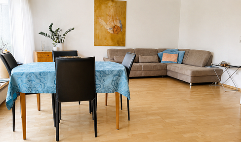 Spacious penthouse apartment with an additional balcony, located in Haar.