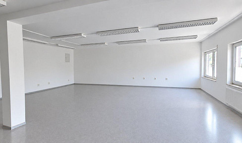 Office/practice space in Okarben, with excellent S-Bahn (suburban train) connections and high-speed internet access.