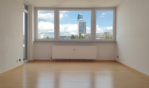 No commission: Well-maintained 2-room apartment in a popular location.