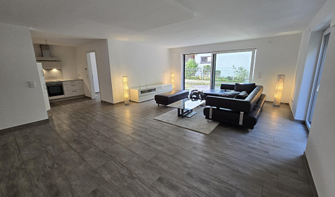 Bright and airy apartment (KfW 40 standard) with a garden, in a prime location, centrally located, close to nature, and directly on the Lech river...