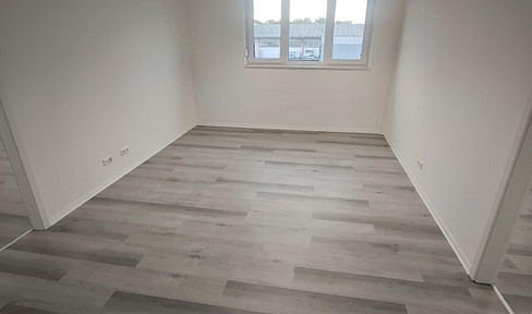 Bright, 3-room office space for rent in the Rheinhafen district of Karlsruhe.