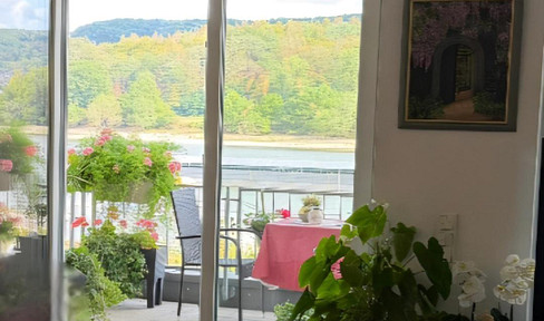 Exklusive 2 Zimmerwohnung mit 22 m2 Balkon 1. Rheinlage