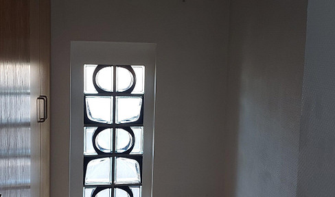 Sunny, bright attic apartment with a balcony.