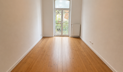*Erstbezug* Kernsanierte 3-Zimmer Altbau Wohnung mitten auf der Bergerstraße mit EBK und Balkon