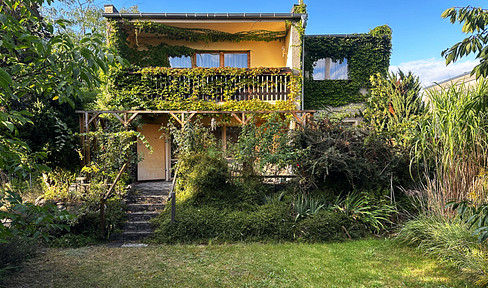 No fees, DETACHED HOUSE WITH GARDEN in a desirable residential area of Dessau-Ziebigk.