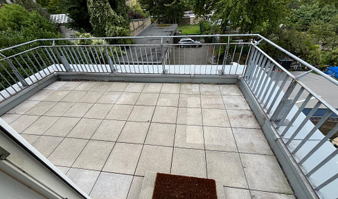4-Zi-Geschosswohnung, teilmöbeliert mit Dachterrasse